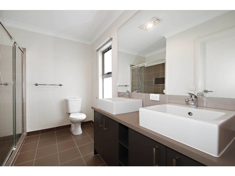 35 The Esplanade, Caroline Springs VIC 3023