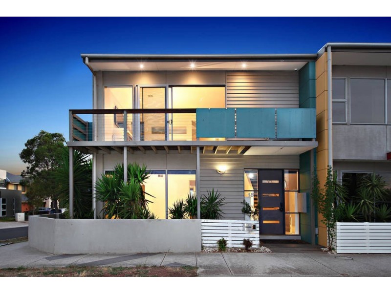 18 The Esplanade, Caroline Springs VIC 3023