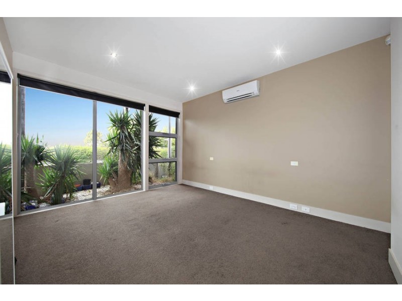18 The Esplanade, Caroline Springs VIC 3023