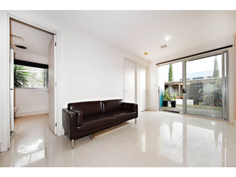 18 The Esplanade, Caroline Springs VIC 3023