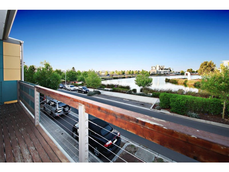 18 The Esplanade, Caroline Springs VIC 3023