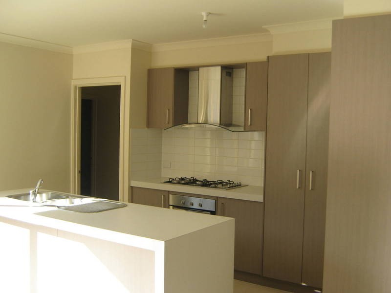 2/1 Manny Paul Cct, Burnside Heights VIC 3023