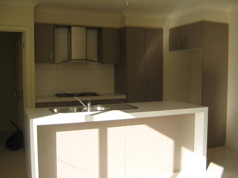 2/1 Manny Paul Cct, Burnside Heights VIC 3023