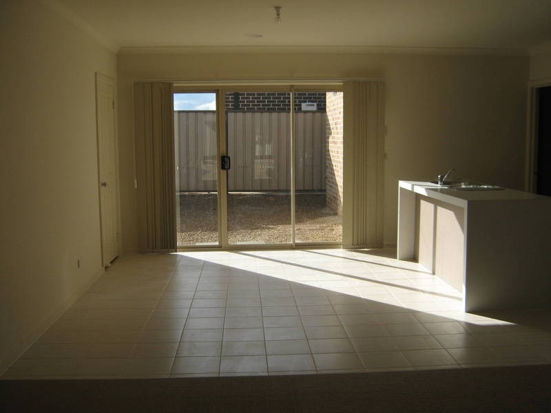 2/1 Manny Paul Cct, Burnside Heights VIC 3023