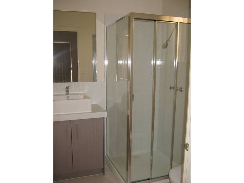 2/1 Manny Paul Cct, Burnside Heights VIC 3023