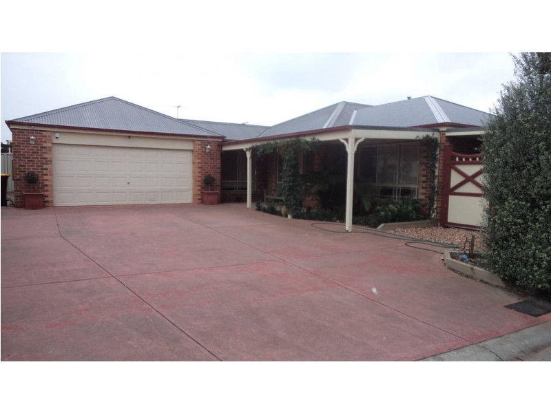 15 Hammersley Place, Caroline Springs VIC 3023