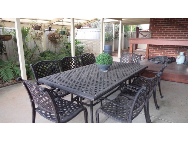 15 Hammersley Place, Caroline Springs VIC 3023