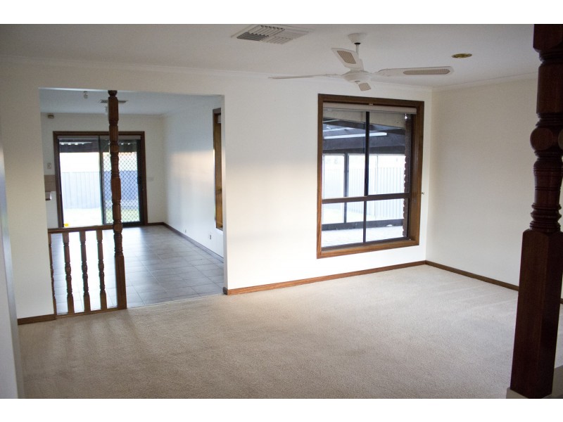 7 Kingdom Avenue, Kings Park VIC 3021