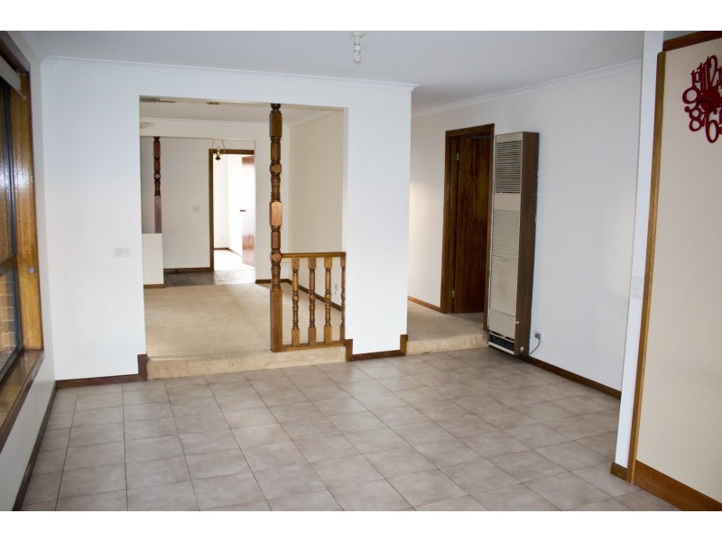 7 Kingdom Avenue, Kings Park VIC 3021