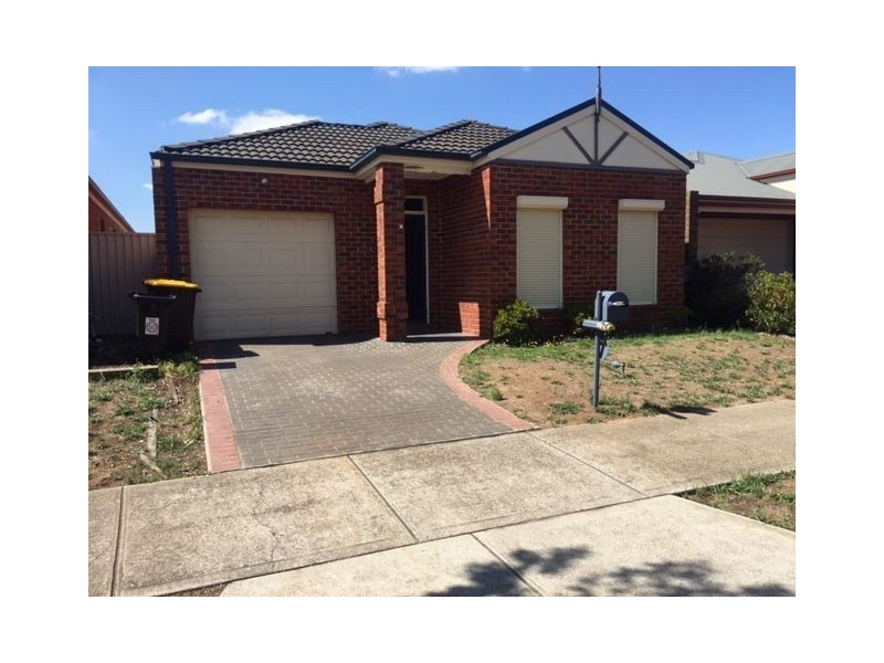 7 Clarendon Wynd, Caroline Springs VIC 3023