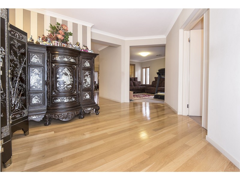 5 Woodbury Avenue, Caroline Springs VIC 3023