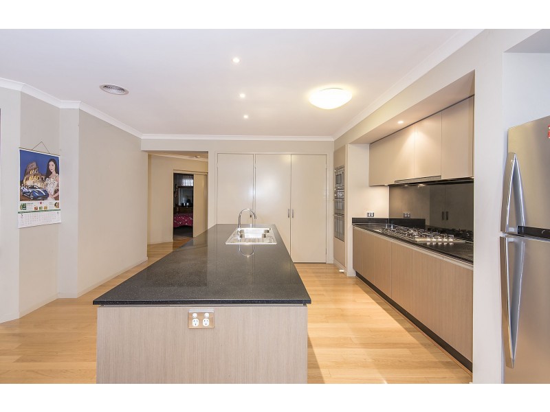 5 Woodbury Avenue, Caroline Springs VIC 3023