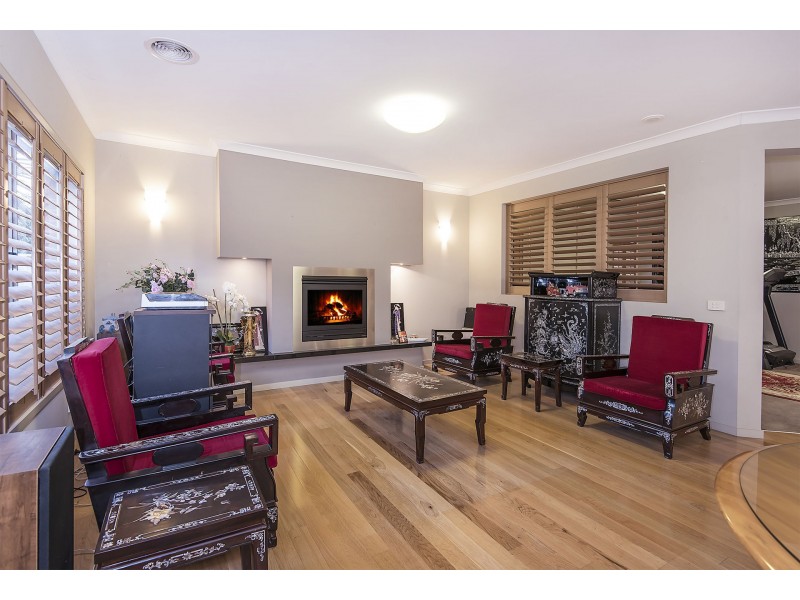 5 Woodbury Avenue, Caroline Springs VIC 3023