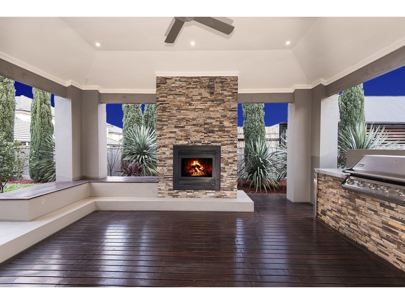 5 Woodbury Avenue, Caroline Springs VIC 3023