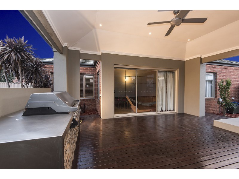 5 Woodbury Avenue, Caroline Springs VIC 3023