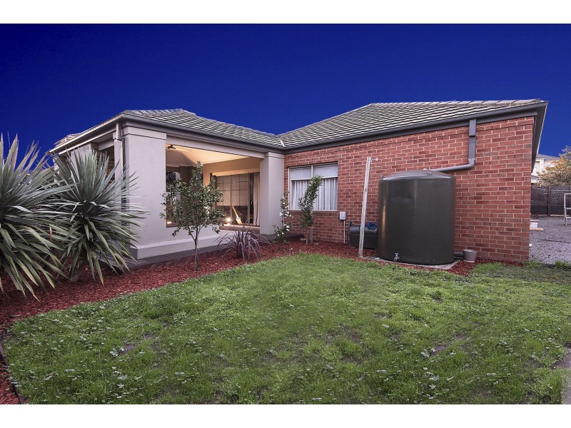 5 Woodbury Avenue, Caroline Springs VIC 3023