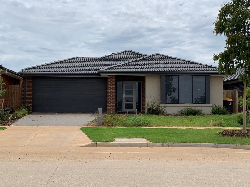 38 Frontier Avenue, Rockbank VIC 3335