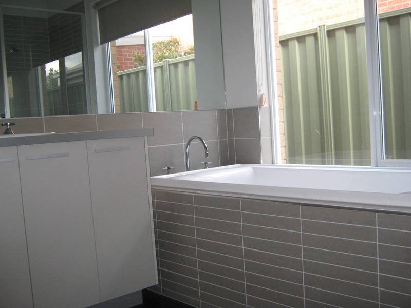 7 Botanical Dr, Caroline Springs VIC 3023