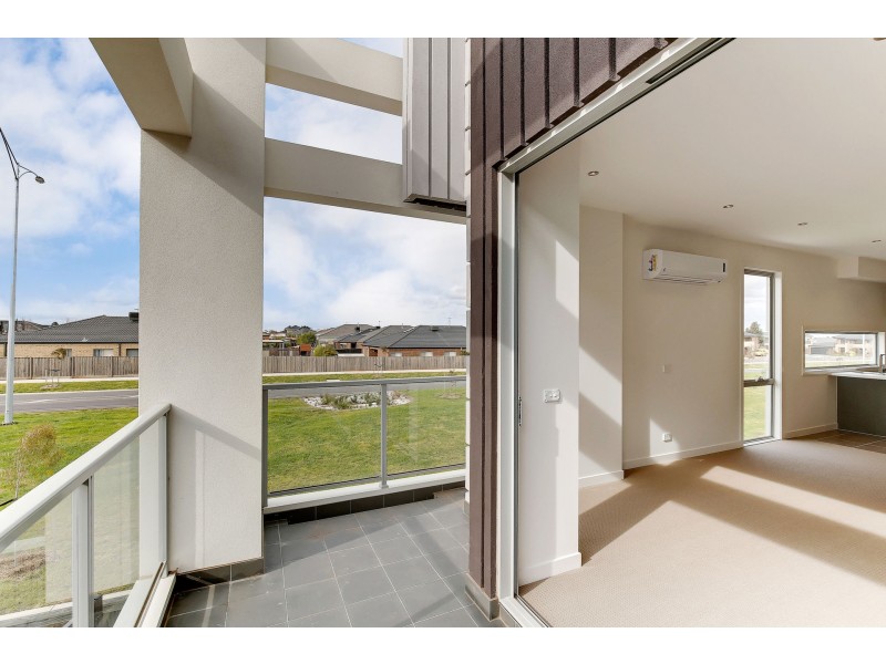 6/25 Boathouse Drive, Caroline Springs VIC 3023