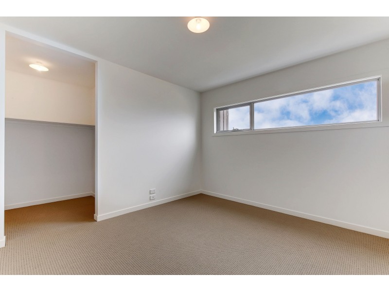 6/25 Boathouse Drive, Caroline Springs VIC 3023