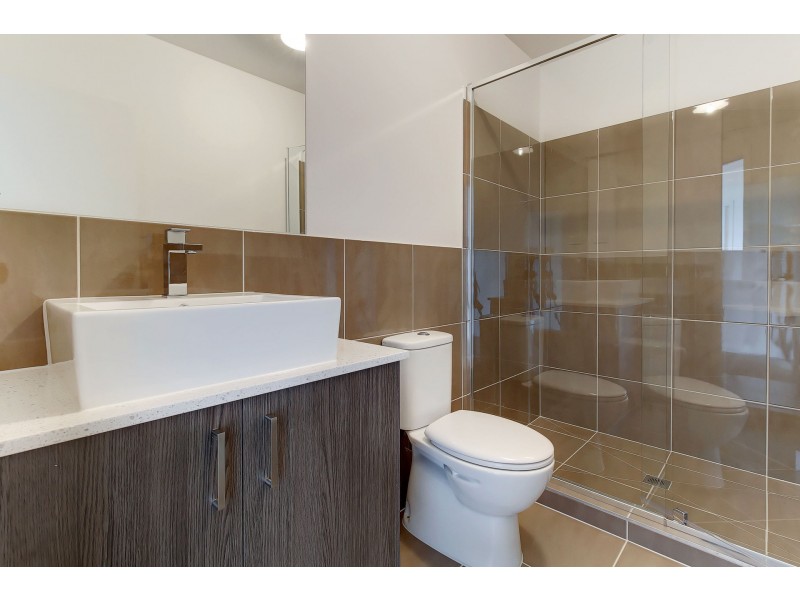 6/25 Boathouse Drive, Caroline Springs VIC 3023