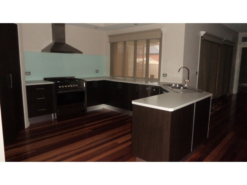 33 Barringo Way, Caroline Springs VIC 3023