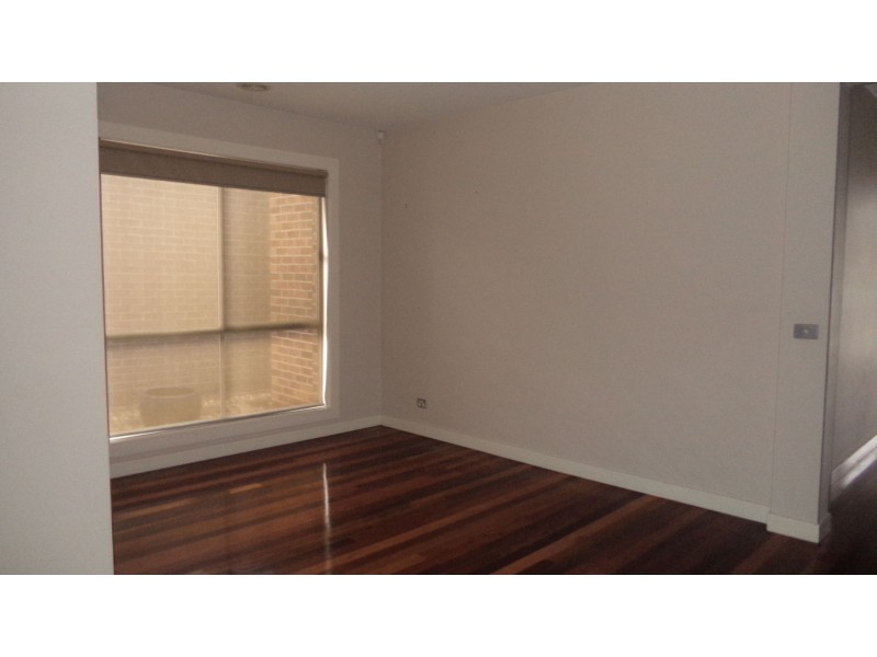 33 Barringo Way, Caroline Springs VIC 3023