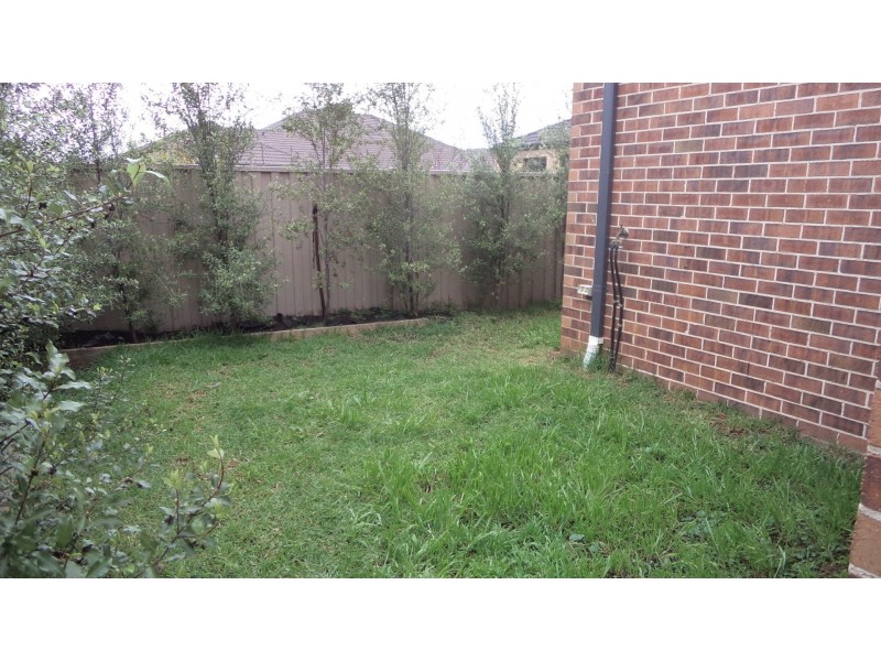 33 Barringo Way, Caroline Springs VIC 3023