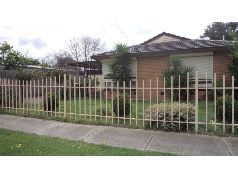 32 Dover Street, Albanvale VIC 3021