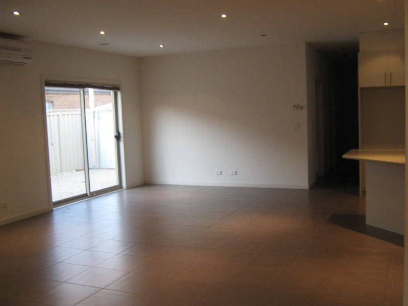 17 Dunstall Gardens, Caroline Springs VIC 3023