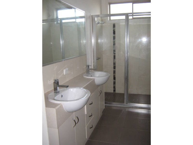 17 Dunstall Gardens, Caroline Springs VIC 3023