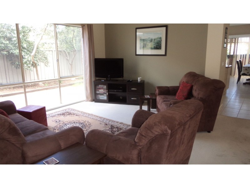 6 Braelands Close, Caroline Springs VIC 3023