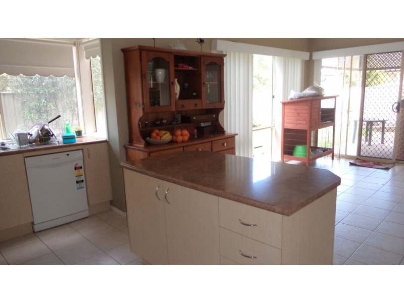 6 Braelands Close, Caroline Springs VIC 3023