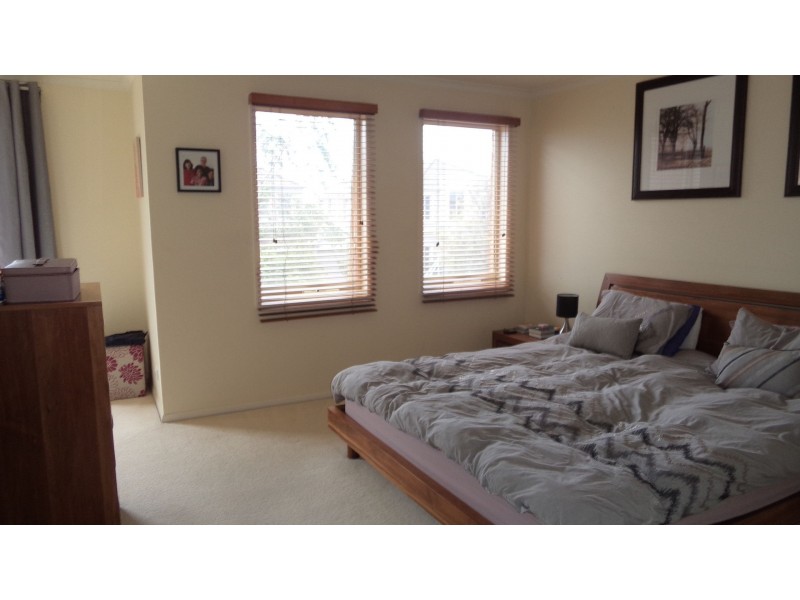 6 Braelands Close, Caroline Springs VIC 3023