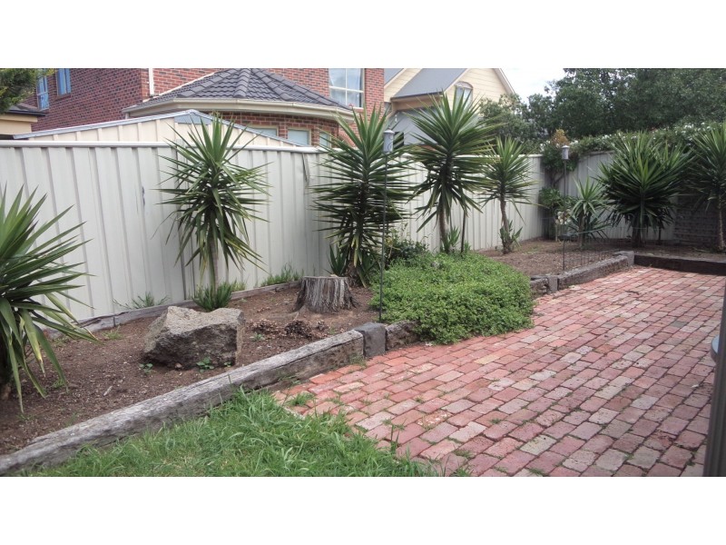 6 Braelands Close, Caroline Springs VIC 3023