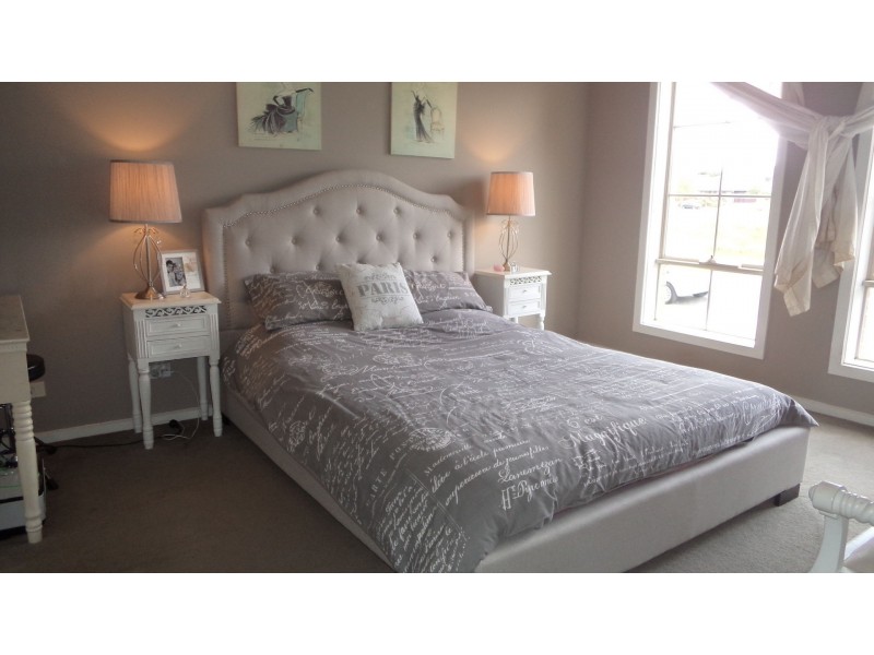 22 Glen Drouitt Drive, Caroline Springs VIC 3023