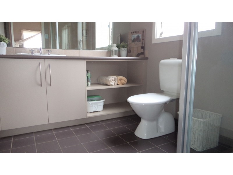 22 Glen Drouitt Drive, Caroline Springs VIC 3023