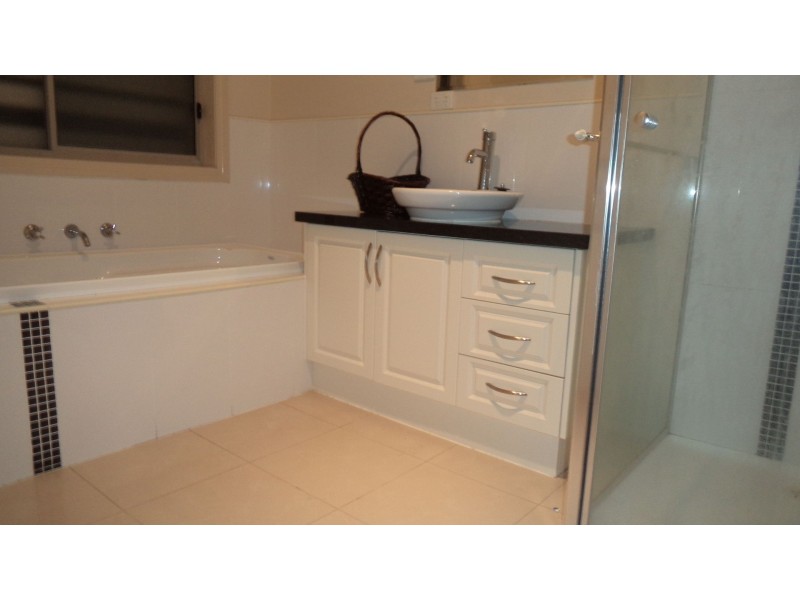 120 Tenterfield Drive, Burnside Heights VIC 3023
