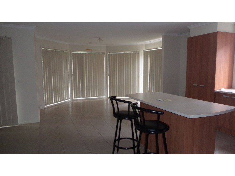 9 Hele Close, Caroline Springs VIC 3023