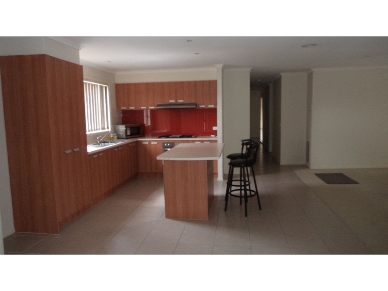 9 Hele Close, Caroline Springs VIC 3023