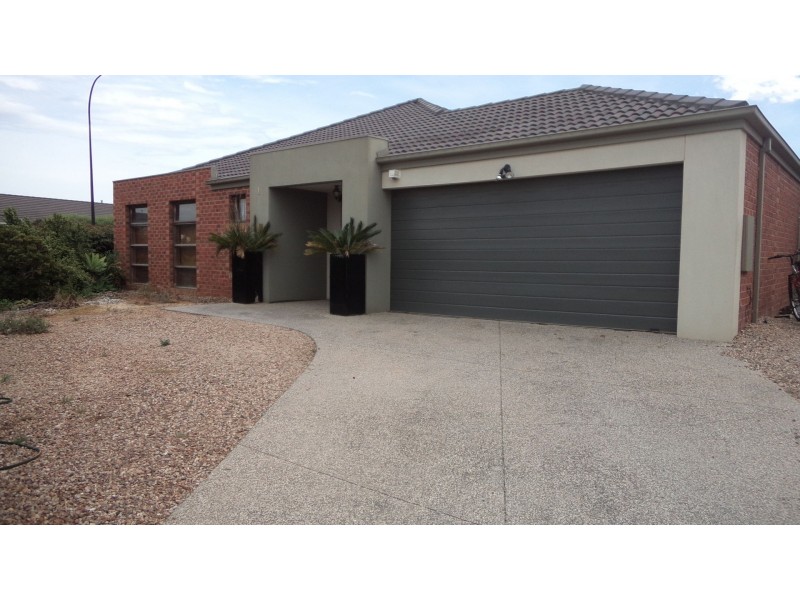 1 Barringo Way, Caroline Springs VIC 3023