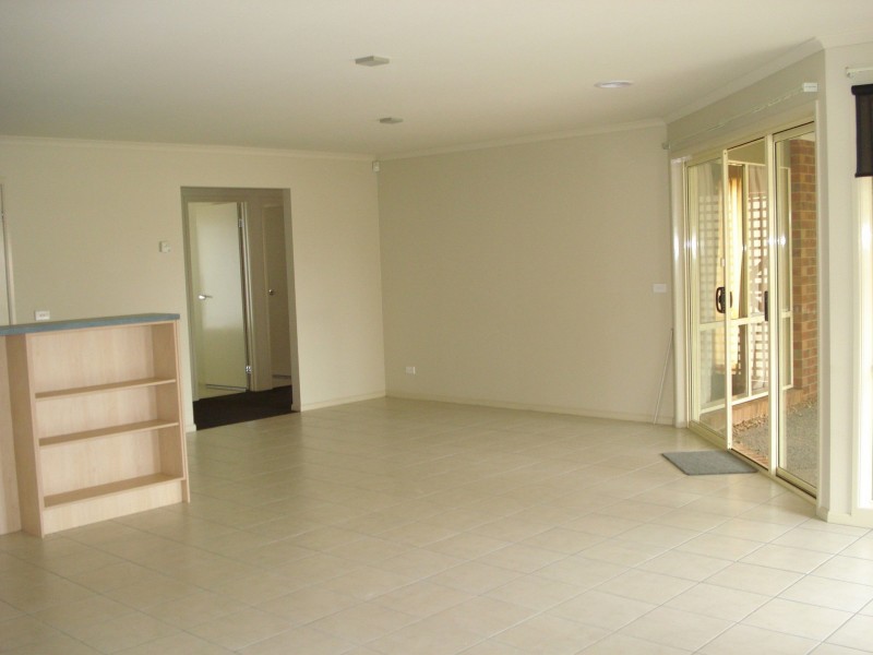 1 Barringo Way, Caroline Springs VIC 3023