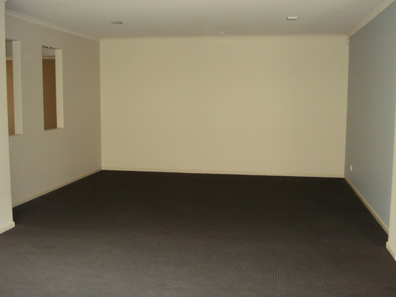 1 Barringo Way, Caroline Springs VIC 3023