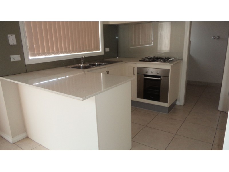 3/4 Darlington Grove, Sydenham VIC 3037