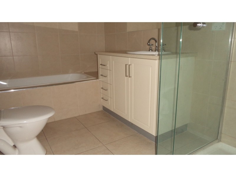 3/4 Darlington Grove, Sydenham VIC 3037