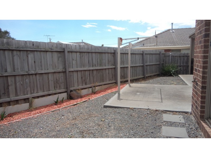 3/4 Darlington Grove, Sydenham VIC 3037