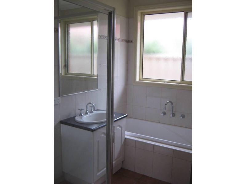 13 Copes Wood Bend, Caroline Springs VIC 3023