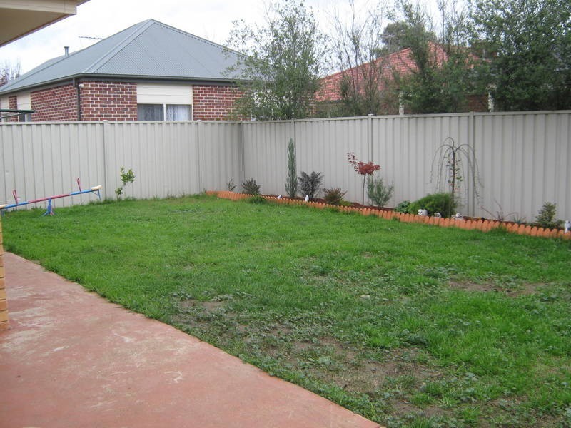 13 Copes Wood Bend, Caroline Springs VIC 3023