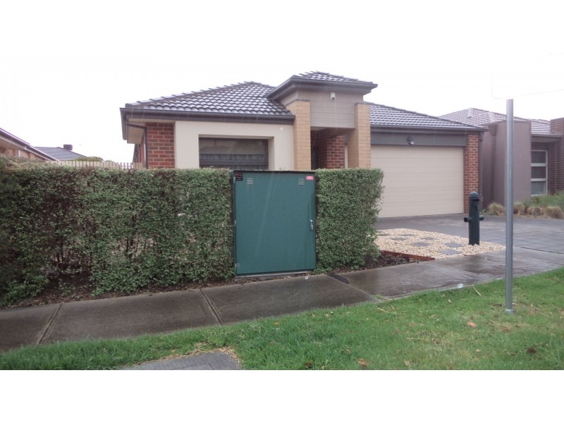 1  Eloura Circuit, Taylors Hill VIC 3037