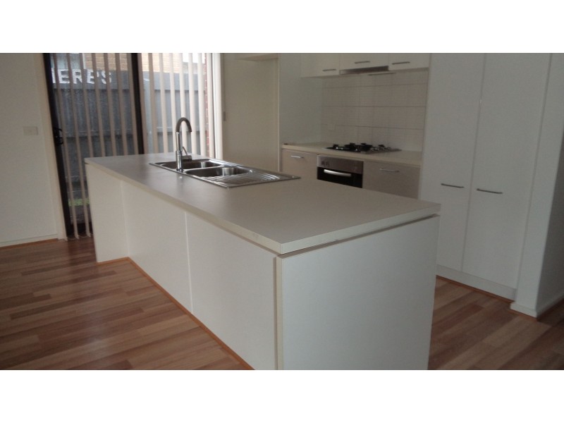 1  Eloura Circuit, Taylors Hill VIC 3037